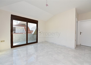 Пентхаус планировки 6+1 с прямым видом на море в Кестеле