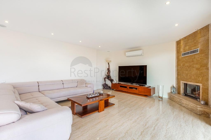 Вилла в новом комплексе с видом на историческую крепость