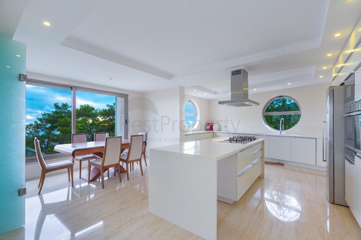 Вилла в новом комплексе с видом на историческую крепость