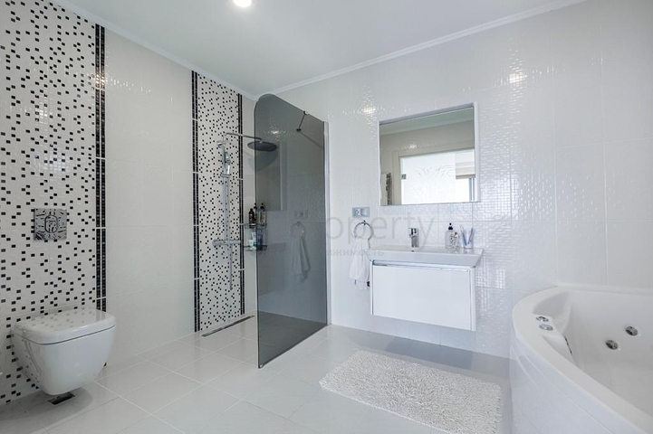 Вилла в новом комплексе с видом на историческую крепость