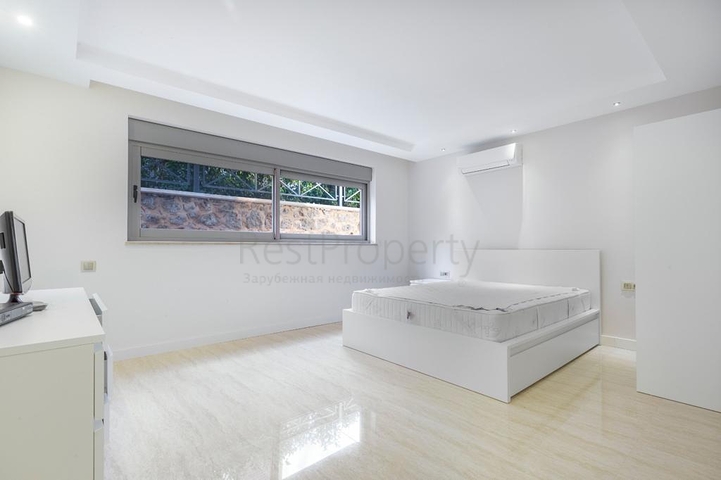 Вилла в новом комплексе с видом на историческую крепость