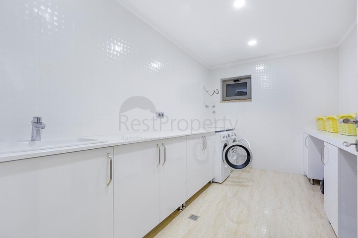 Вилла в новом комплексе с видом на историческую крепость