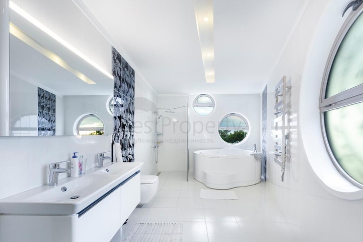 Вилла в новом комплексе с видом на историческую крепость