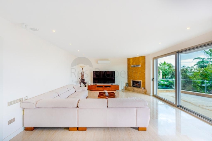 Вилла в новом комплексе с видом на историческую крепость