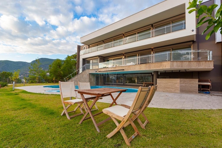 Вилла в новом комплексе с видом на историческую крепость