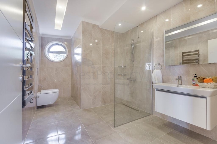 Вилла в новом комплексе с видом на историческую крепость