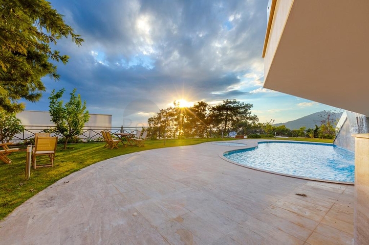 Вилла в новом комплексе с видом на историческую крепость