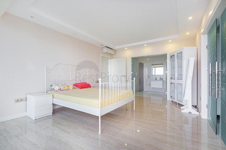 Вилла в новом комплексе с видом на историческую крепость