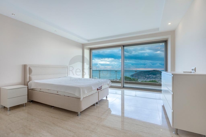 Вилла в новом комплексе с видом на историческую крепость