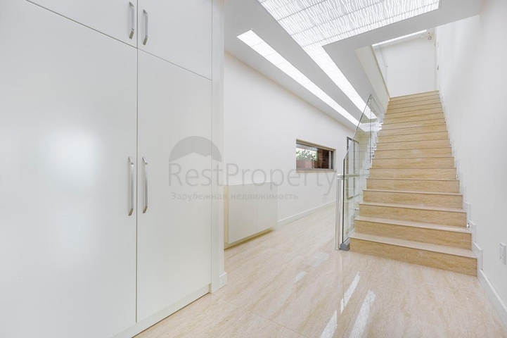 Вилла в новом комплексе с видом на историческую крепость