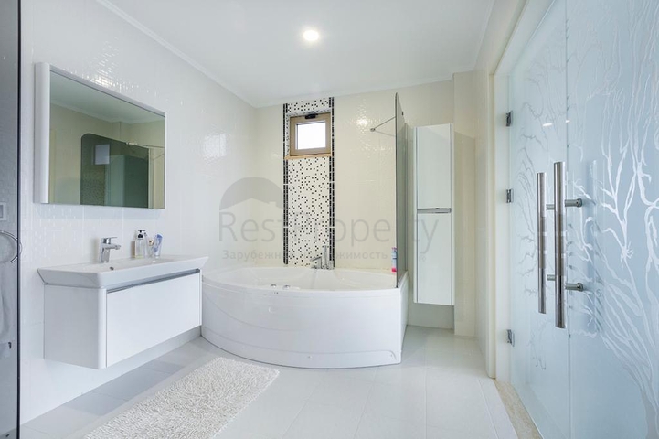 Вилла в новом комплексе с видом на историческую крепость