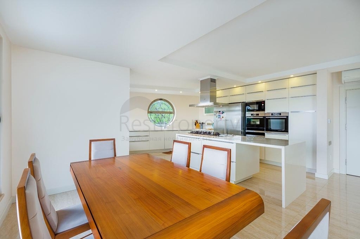 Вилла в новом комплексе с видом на историческую крепость