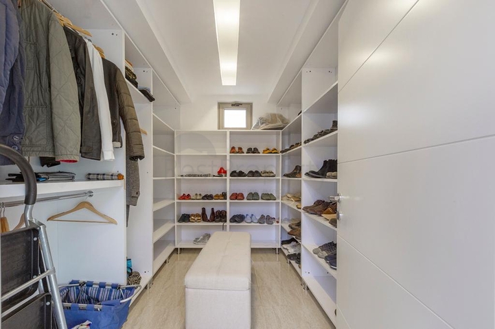 Вилла в новом комплексе с видом на историческую крепость