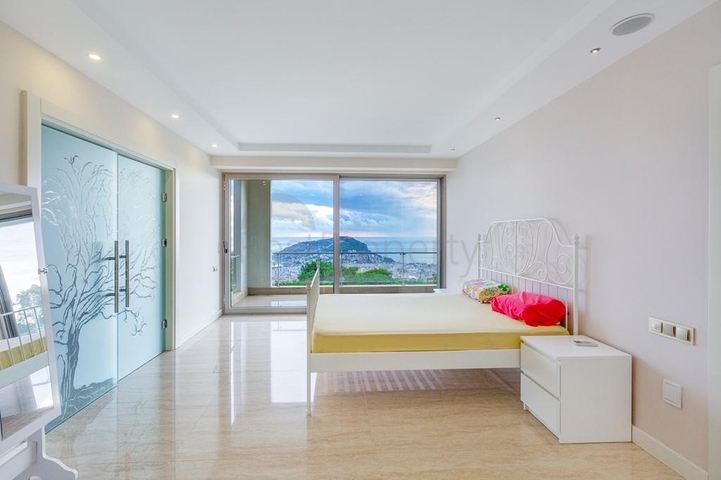 Вилла в новом комплексе с видом на историческую крепость