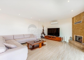 Вилла в новом комплексе с видом на историческую крепость