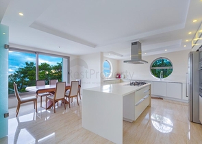 Вилла в новом комплексе с видом на историческую крепость