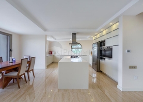 Вилла в новом комплексе с видом на историческую крепость