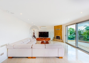 Вилла в новом комплексе с видом на историческую крепость