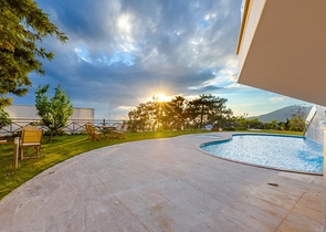 Вилла в новом комплексе с видом на историческую крепость