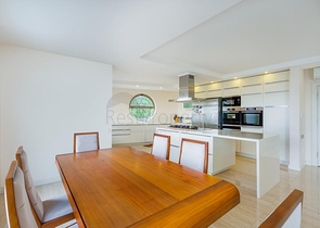 Вилла в новом комплексе с видом на историческую крепость