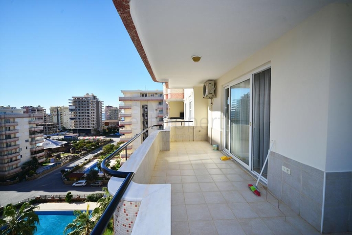 Трехкомнатная квартира с мебелью в Махмутларе	