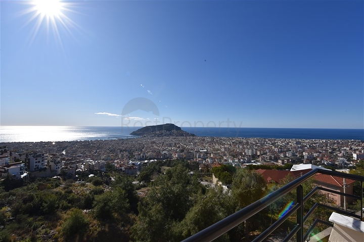 Пентхаус планировки 3+1 с видом на крепость