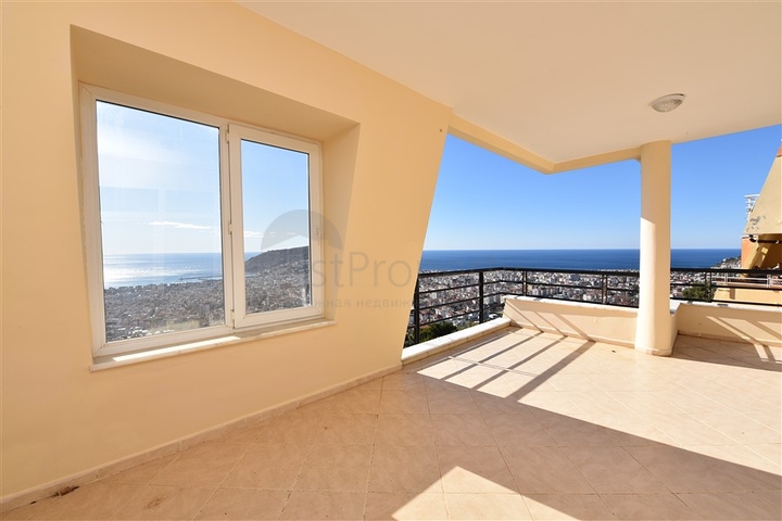 Пентхаус планировки 3+1 с видом на крепость