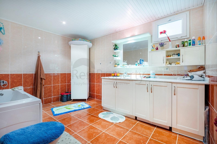 Меблированная квартира в комплексе на первой линии