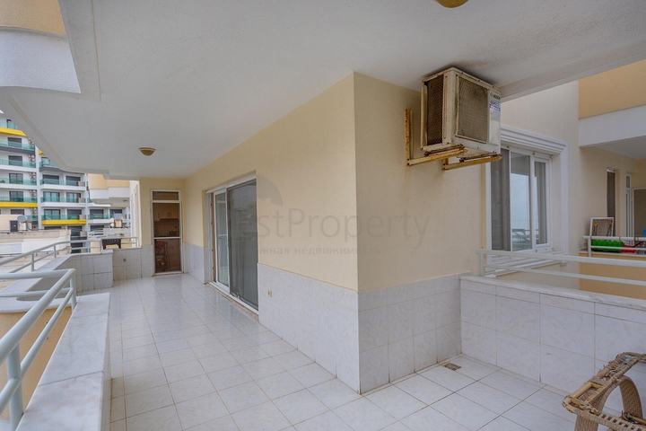 Меблированная квартира в комплексе на первой линии