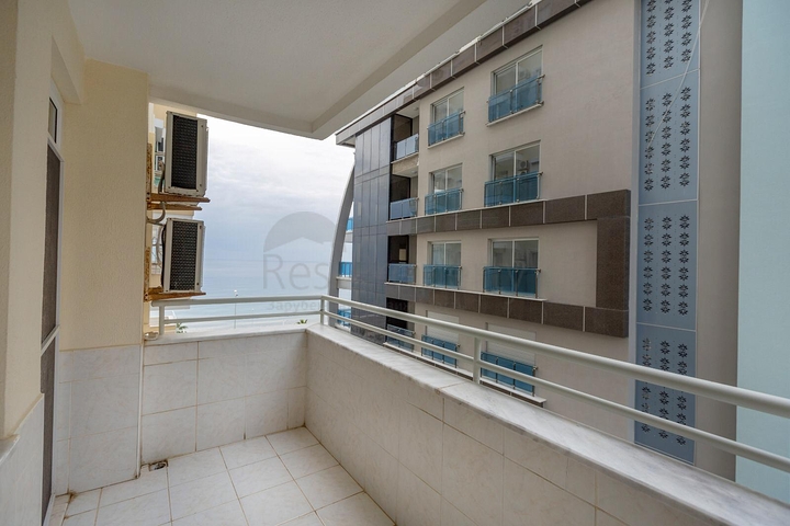 Меблированная квартира в комплексе на первой линии