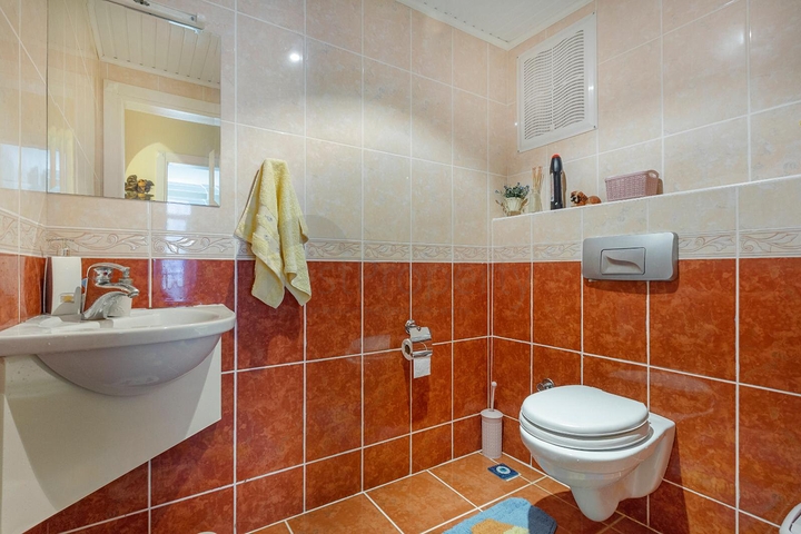 Меблированная квартира в комплексе на первой линии