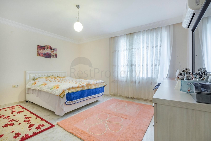 Меблированная квартира в комплексе на первой линии