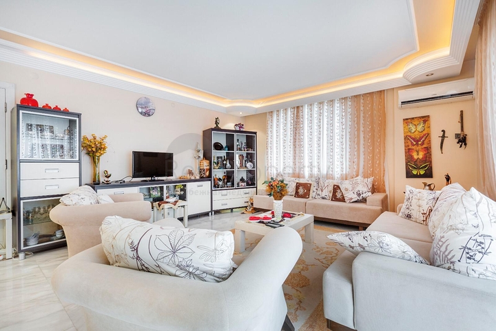 Меблированная квартира в комплексе на первой линии