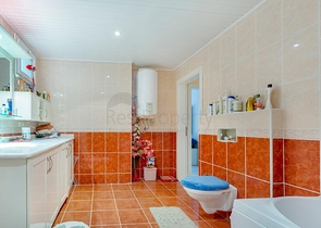 Меблированная квартира в комплексе на первой линии