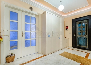 Меблированная квартира в комплексе на первой линии