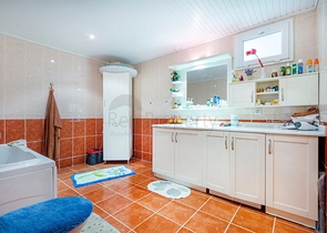 Меблированная квартира в комплексе на первой линии