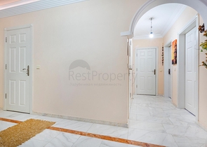 Меблированная квартира в комплексе на первой линии