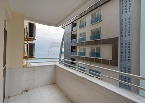 Меблированная квартира в комплексе на первой линии