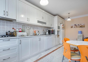 Меблированная квартира в комплексе на первой линии