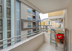 Меблированная квартира в комплексе на первой линии