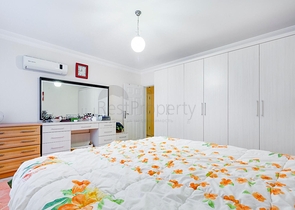 Меблированная квартира в комплексе на первой линии