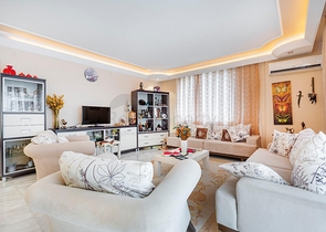 Меблированная квартира в комплексе на первой линии