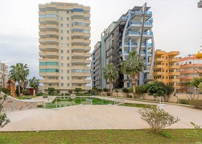 Меблированная квартира в комплексе на первой линии