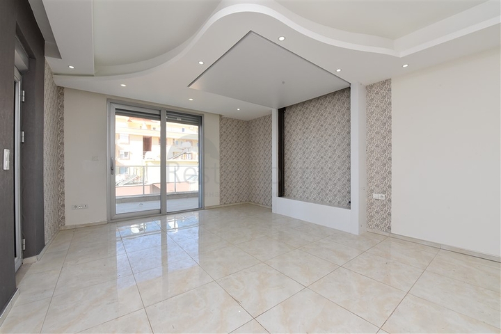 Трехкомнатная квартира в современном комплексе Махмутлара