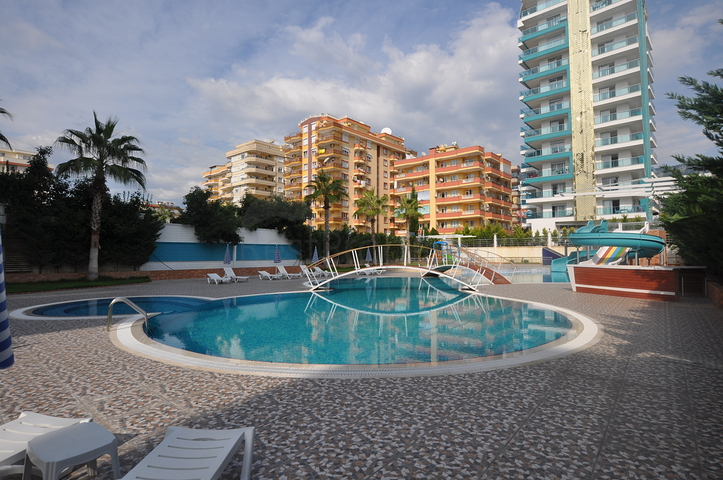 Трехкомнатная квартира в современном комплексе Махмутлара