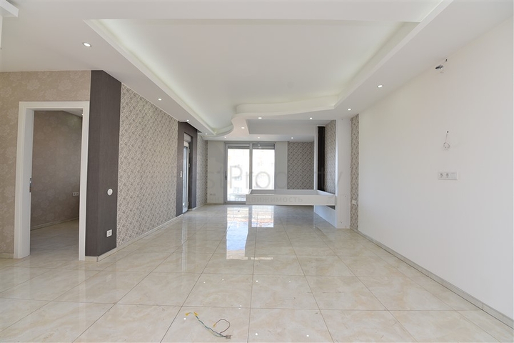 Трехкомнатная квартира в современном комплексе Махмутлара