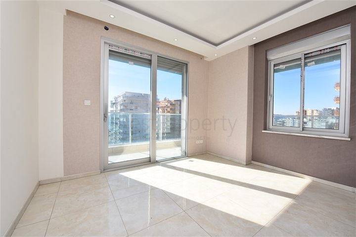 Трехкомнатная квартира в современном комплексе Махмутлара