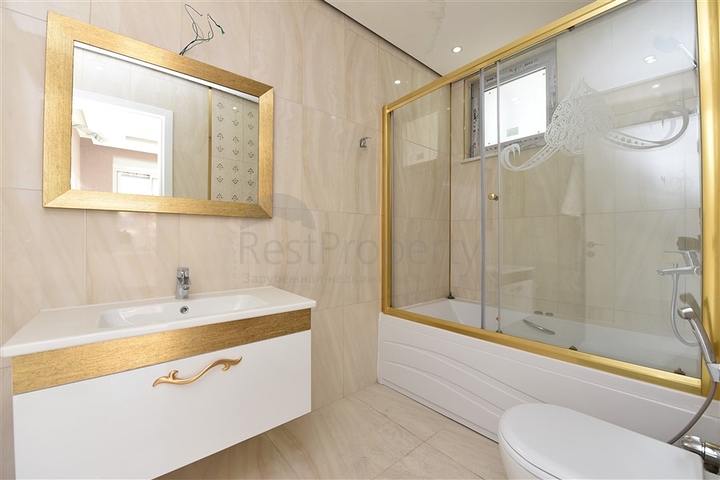 Трехкомнатная квартира в современном комплексе Махмутлара