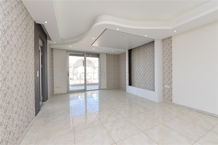 Трехкомнатная квартира в современном комплексе Махмутлара