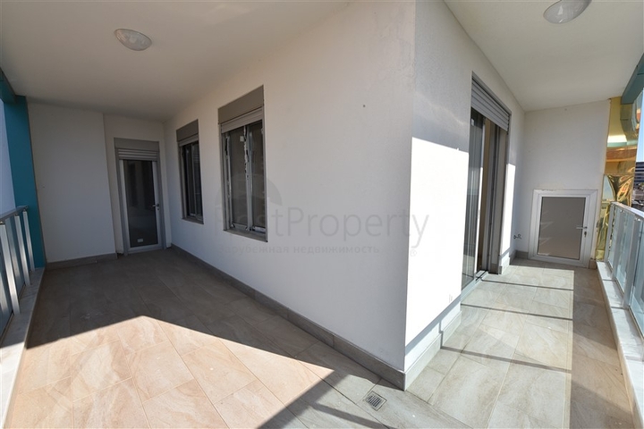 Трехкомнатная квартира в современном комплексе Махмутлара